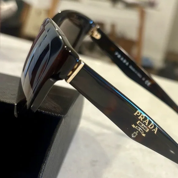 PRADA Tortoise Shell 🕶️ Sunglasses 👝🤎👜 - Picture 3 of 16